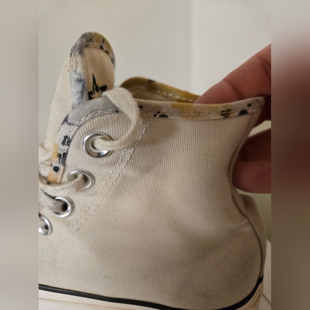 White Classic High-Top Canvas Sneakers With Floral Detail - Picture 5 of 8